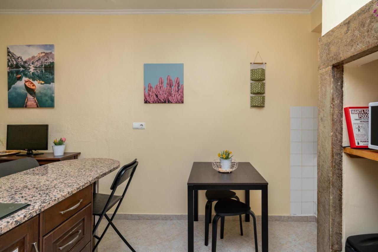 Cozy One Bedroom Apt In Historic Location - Carmo Lisbon Exterior photo