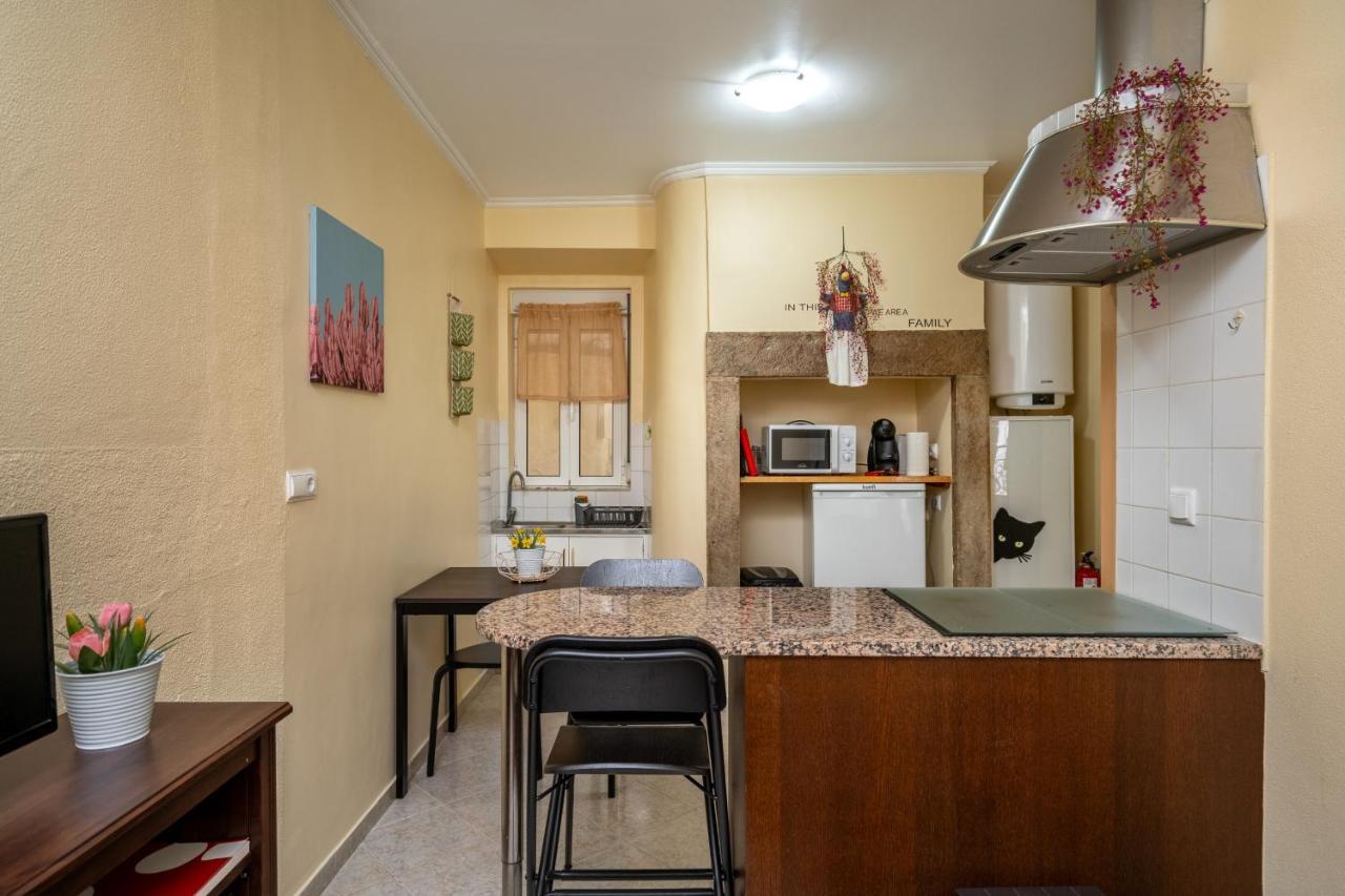 Cozy One Bedroom Apt In Historic Location - Carmo Lisbon Exterior photo
